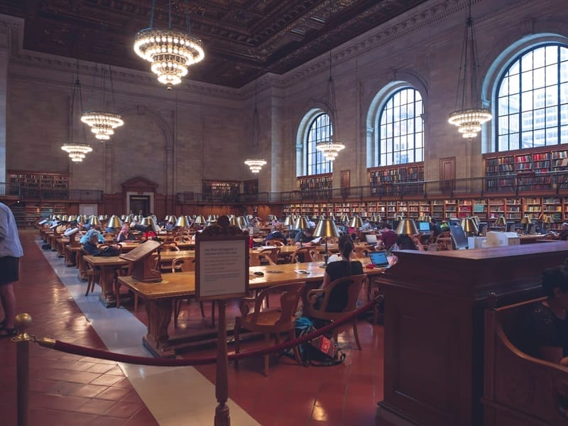 Besuchen Sie die New York Public Library  