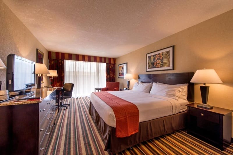 Chambre à coucher au Holiday Inn &amp; Suites Orlando