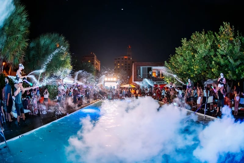 Festas na piscina em Miami