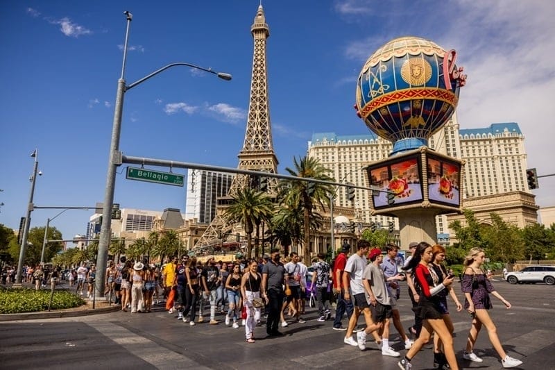 Turistas disfrutando de Las Vegas