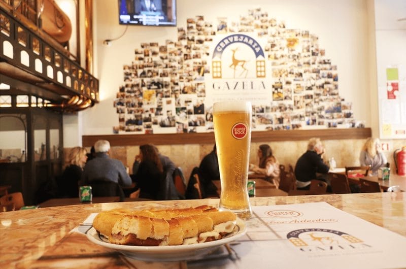 Comida en la Cervecería Gazela