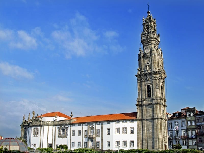 Clérigos Turm und Kirche in Porto