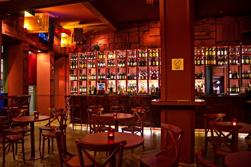 Fé - Wine &amp; Club bar en Oporto