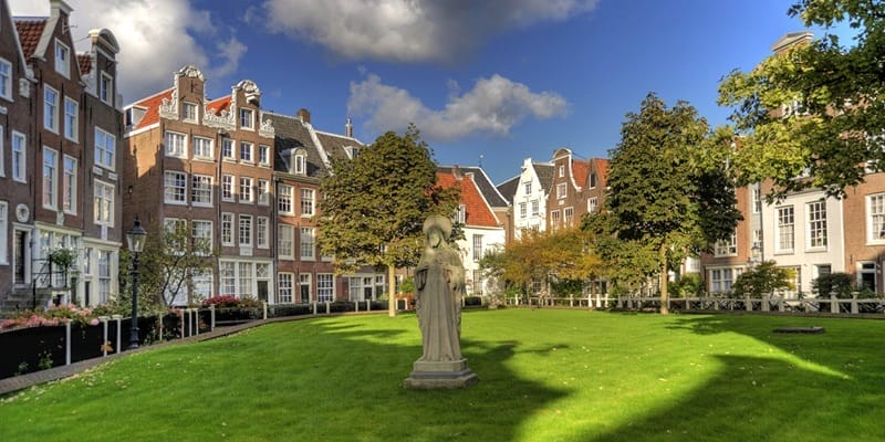 Begijnhof Garten in Amsterdam