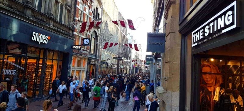 Rua Kalverstraat em Amesterdão