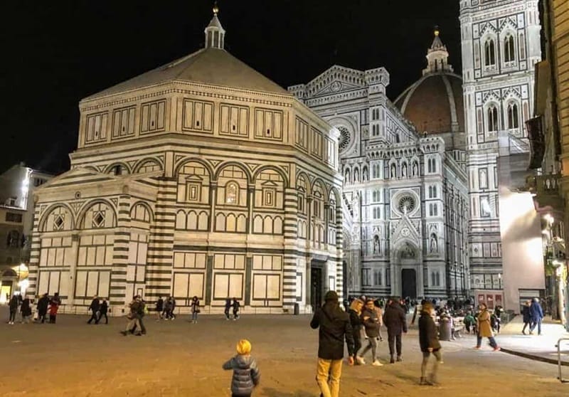 Piazza del Duomo à Florence la nuit