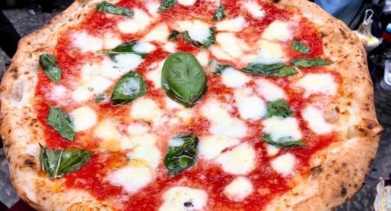 Pizza da Di Matteo a Napoli