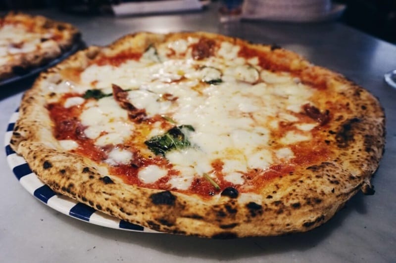 Pizza da Gino Sorbillo a Napoli