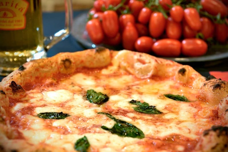 Pizza à Starita a Materdei à Naples