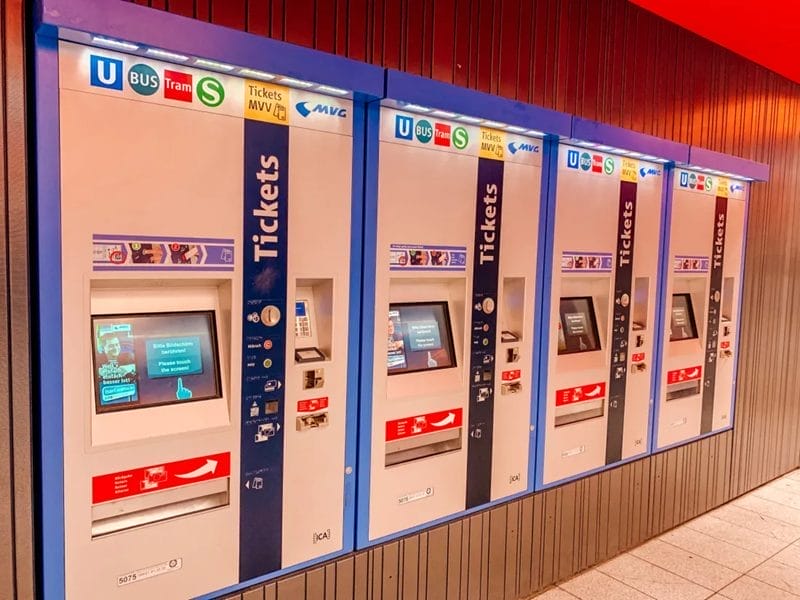 Ticket machine in Monique