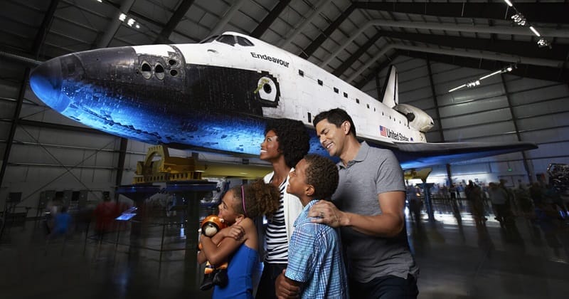 Família num museu em Los Angeles