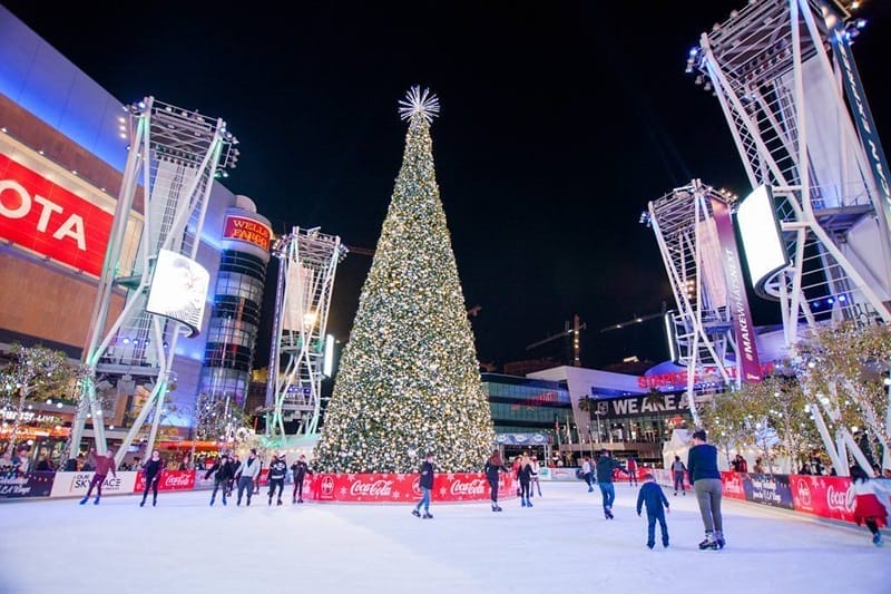 Pista de patinagem no gelo no centro de Los Angeles