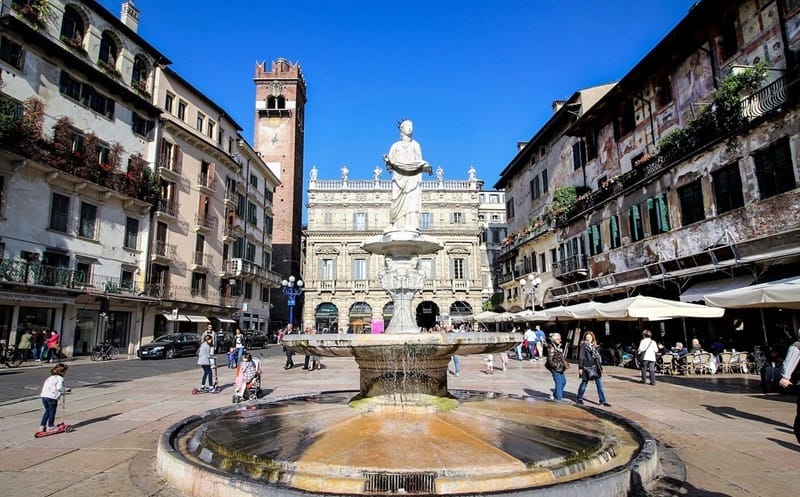 Plaza de las Erbas de Verona