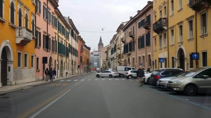 Auto parcheggiate a Verona