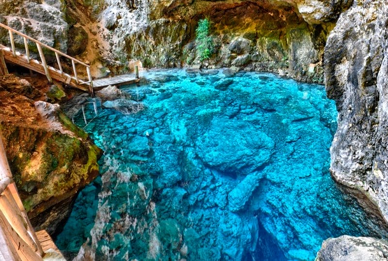 Cenote Hoyo Azul en el Parque Scape