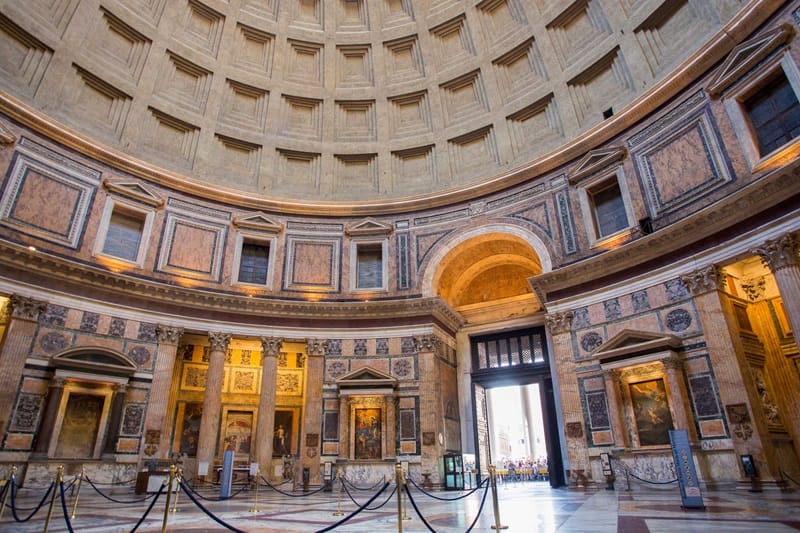 L'interno del Pantheon a Roma