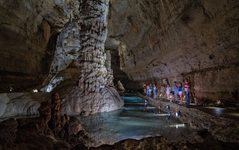 Cavernas da Ponte Natural