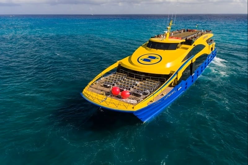 Ferry para Cozumel no México